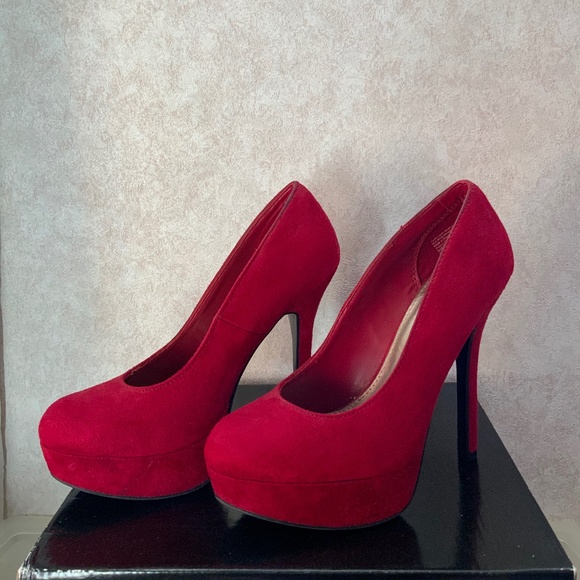 ❗️SOLD❗️Sexy red platform heels (pumps) US 7 - Picture 2 of 6